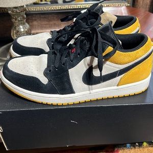 Air Jordan 1 Low suede. Sail/Gym Red/University Gold.  Men’s 9.  MINT